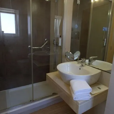 Wot Hotell 2*